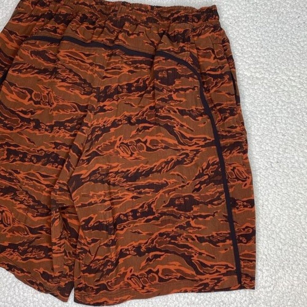 Lululemon Pace Break Shorts: Size Medium - Picture 5 of 7